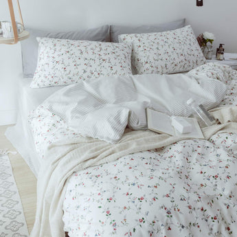 SereinHaven Floral Duvet Cover Sets with Zipper Closure, Red Flowers Pastoral Style Pattern Printed on White, Grey and White Stripe on Reverse, Ultra Soft and Easy Care (3pcs, King) - MooMee